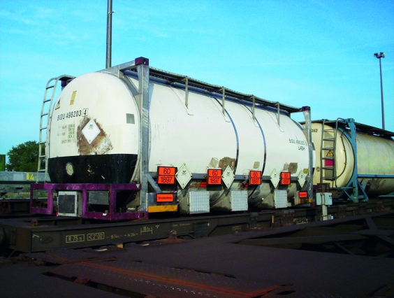 4-chamber tank container correctly marked for hazardous goods